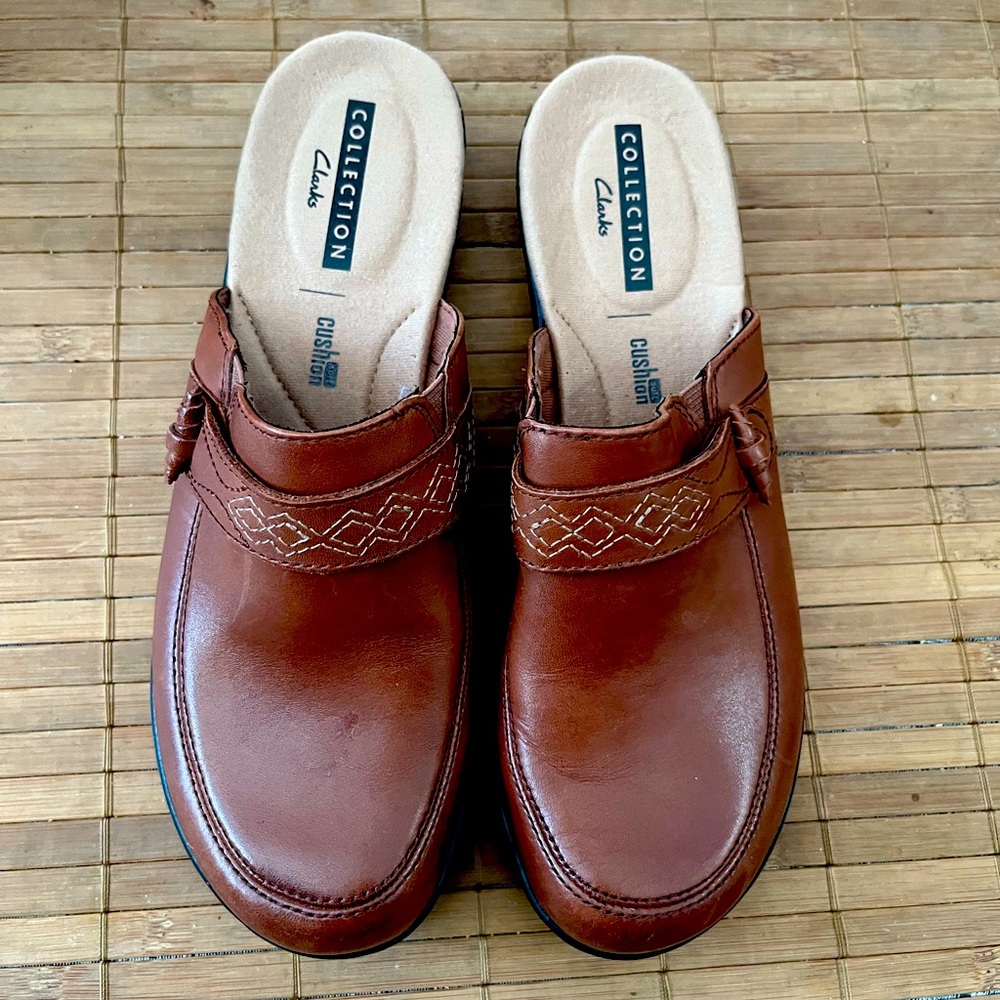 Clarks 6 1/2 Slip On Mules EC Brown